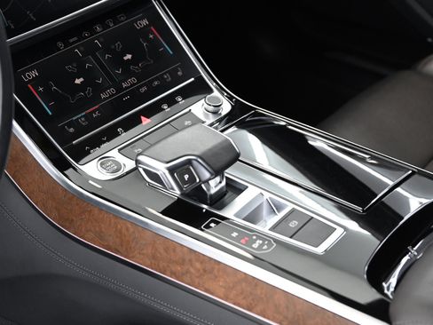 Used 2021 Audi A8 L 3.0T image 32
