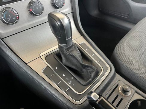 Used 2016 Volkswagen Golf S image 20