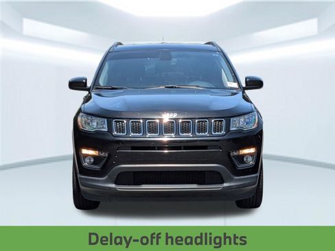 Used 2019 Jeep Compass Latitude FWD image 12