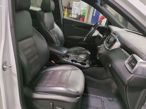 Used 2018 Kia Sorento SX image 9