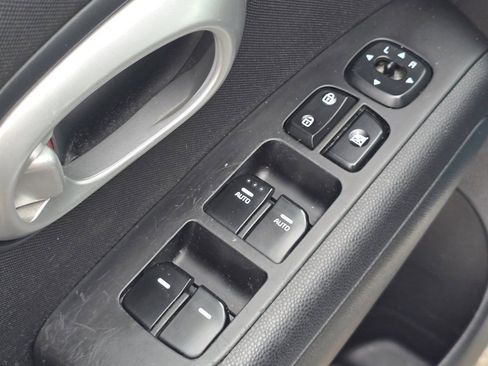Used 2014 Kia Soul FWD image 23