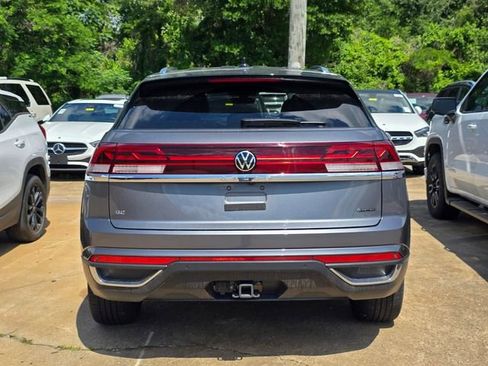 Used 2025 Volkswagen Atlas Cross Sport SE AWD/4WD image 4