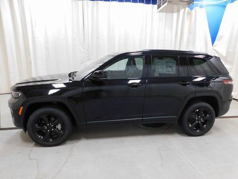 New 2025 Jeep Grand Cherokee Limited w/ Black Appearance Package image 2