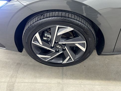 Used 2025 Hyundai Elantra Limited image 20