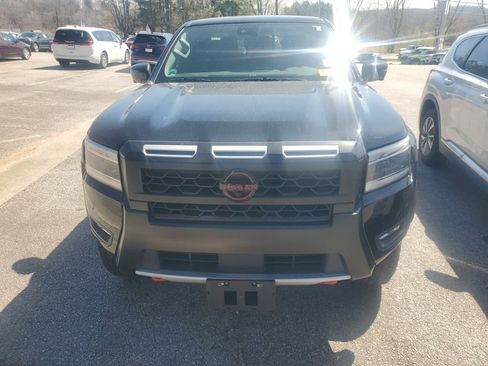 Used 2025 Nissan Frontier PRO-4X w/ Pro Convenience Package image 3