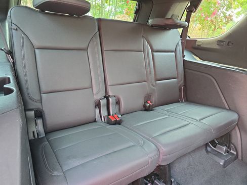 Used 2022 Chevrolet Tahoe Z71 w/ Luxury Package AWD/4WD image 12