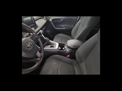 Used 2021 Toyota RAV4 LE AWD/4WD image 11