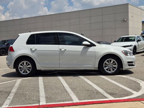 Used 2016 Volkswagen Golf 4-Door FWD image 2