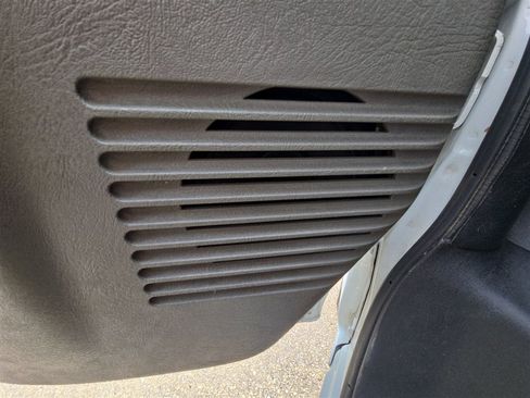 Used 2018 Chevrolet Express 3500 w/ Driver Convenience Package image 20