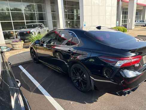 Used 2021 Toyota Camry XSE image 3