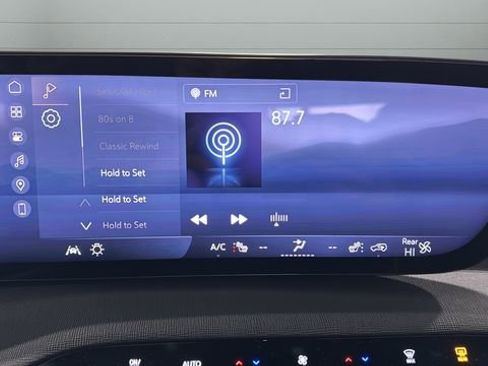 Used 2025 Buick Enclave Preferred image 8