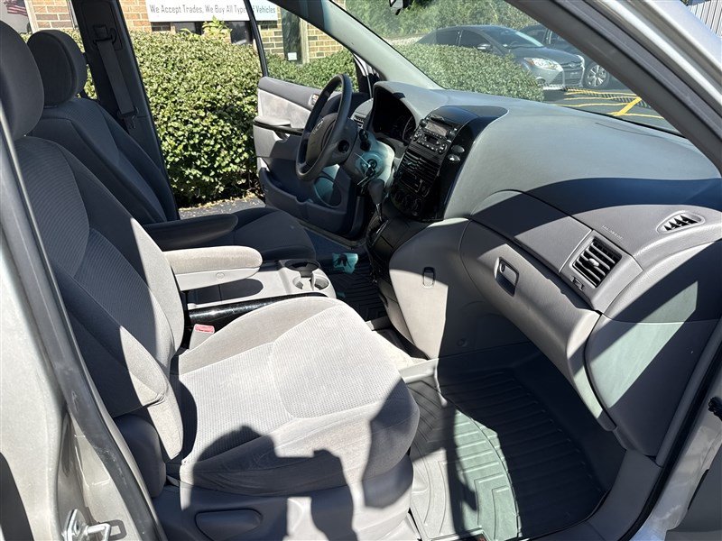 Used 2004 Toyota Sienna LE FWD image 9
