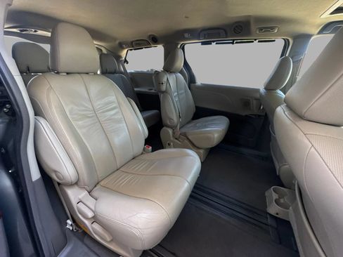 Used 2011 Toyota Sienna XLE w/ XLE Navigation Pkg FWD image 32