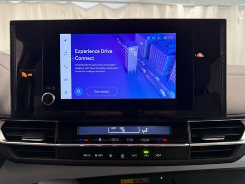 Used 2025 Toyota Sienna LE image 14