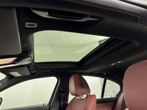 Used 2023 BMW 330i xDrive Sedan w/ Convenience Package image 32