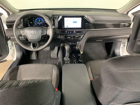 Used 2025 Toyota Camry LE image 33