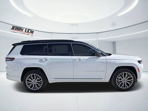 New 2026 Jeep Grand Cherokee L Summit w/ Advanced Protech Group IV AWD/4WD image 2