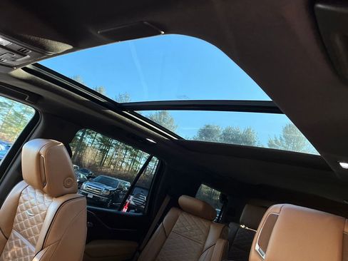 Used 2021 Cadillac Escalade Premium Luxury w/ Performance Package image 21