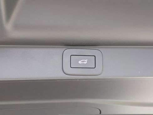 Used 2023 Land Rover Range Rover Long Wheelbase SE image 15