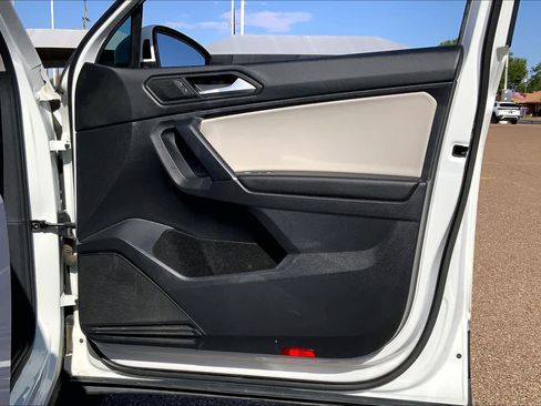 Used 2020 Volkswagen Tiguan SE AWD/4WD image 23