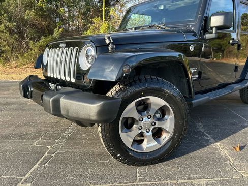 Used 2018 Jeep Wrangler Unlimited Sahara image 4