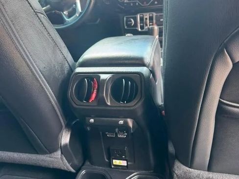 Used 2021 Jeep Gladiator Overland AWD/4WD image 15