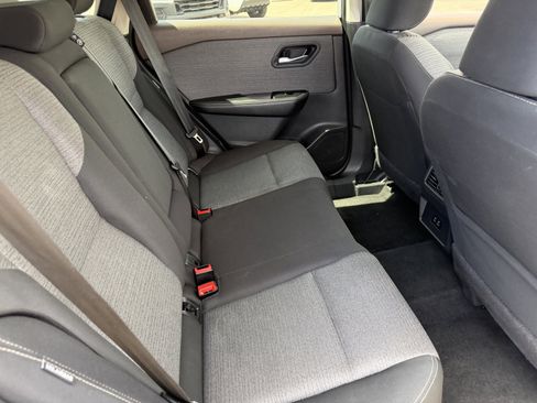 Used 2023 Nissan Rogue SV image 14