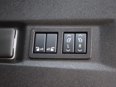 Used 2025 Chevrolet Tahoe High Country AWD/4WD image 26