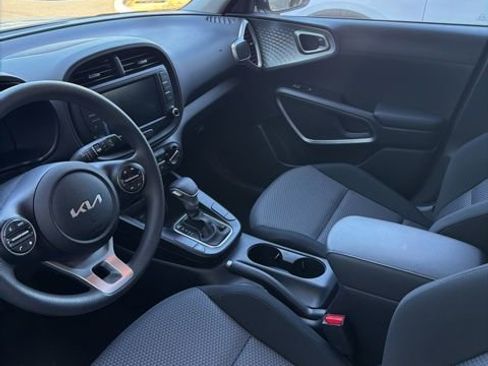 Used 2025 Kia Soul LX image 10