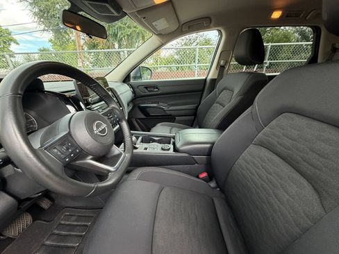 Used 2025 Nissan Pathfinder SV AWD/4WD image 23