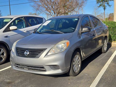 Used 2013 Nissan Versa S image 3