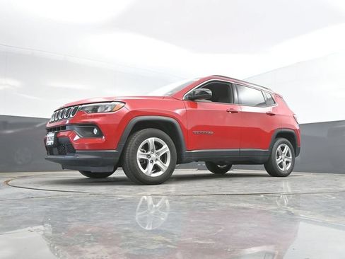 Used 2024 Jeep Compass Latitude AWD/4WD image 45