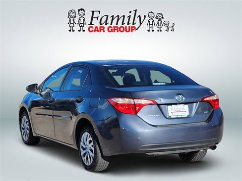 Used 2018 Toyota Corolla LE image 3