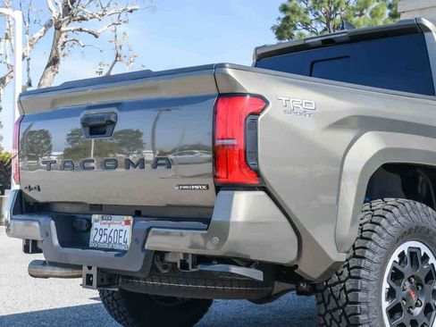 Used 2025 Toyota Tacoma TRD Sport w/ TRD Sport Upgrade Package image 10