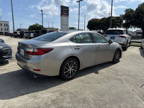 Used 2016 Lexus ES 350 w/ Luxury Package w/Wood Trim FWD image 6