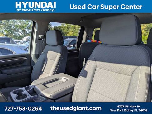 Used 2024 Chevrolet Silverado 2500 LT AWD/4WD image 3