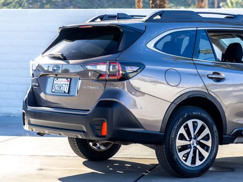 Used 2022 Subaru Outback Premium image 11
