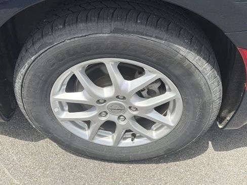 Used 2023 Chrysler Pacifica Touring-L FWD image 26