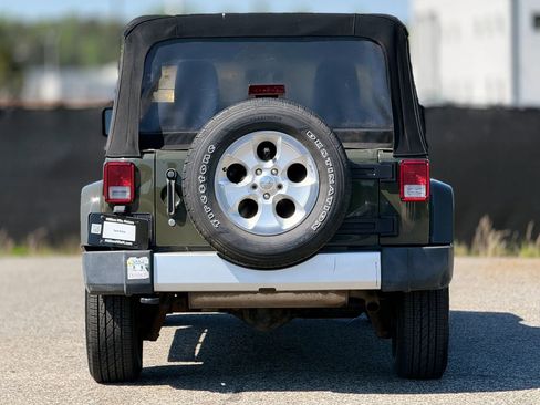 Used 2015 Jeep Wrangler Unlimited Sahara w/ Connectivity Group image 4