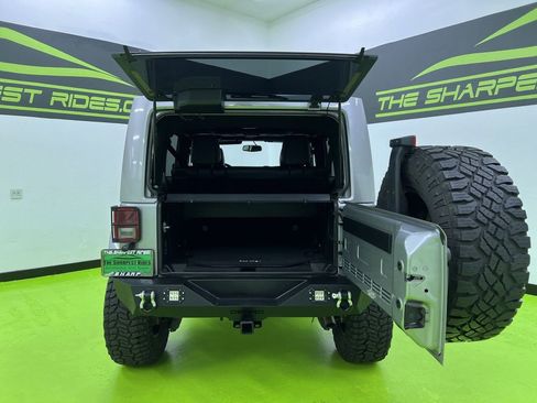 Used 2015 Jeep Wrangler Unlimited Sahara AWD/4WD image 9