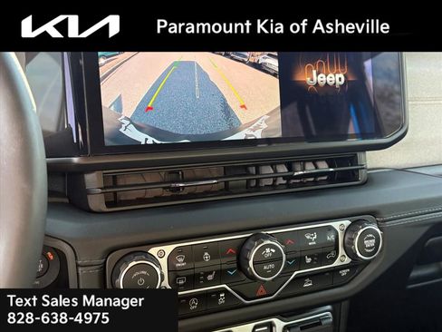 Used 2024 Jeep Wrangler Sahara image 9