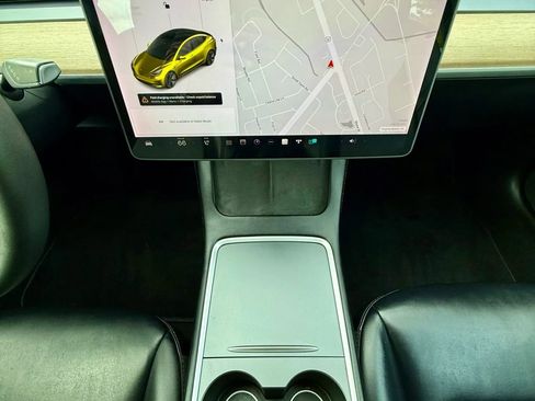 Used 2021 Tesla Model 3 Standard Range Plus image 13