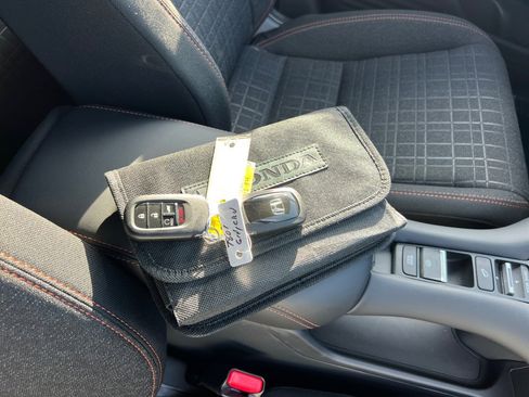 Used 2026 Honda HR-V Sport image 33