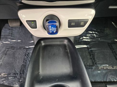 Used 2017 Toyota Prius Two w/ Prius Two Safety Plus Package FWD image 14