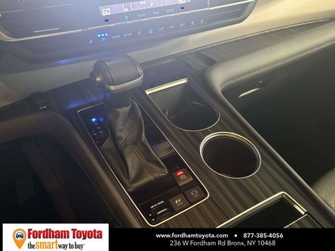 Used 2024 Toyota Sienna Limited AWD/4WD image 28