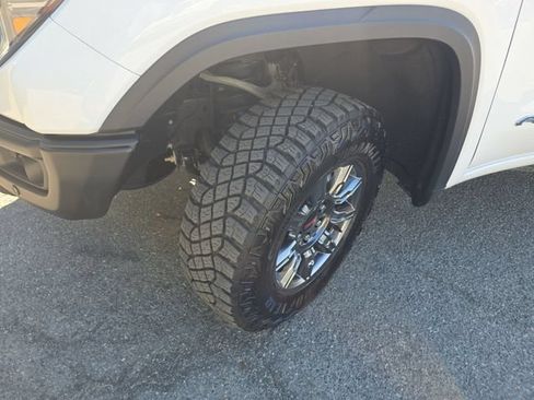 Used 2025 GMC Sierra 1500 AT4X AWD/4WD image 34