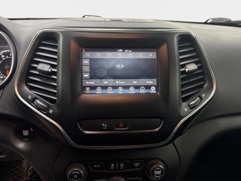 Used 2020 Jeep Cherokee Latitude Plus AWD/4WD image 12
