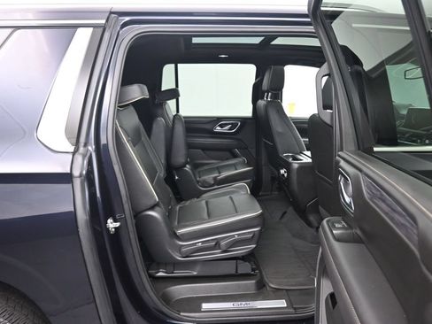 Used 2022 GMC Yukon XL SLT w/ SLT Premium Package AWD/4WD image 53
