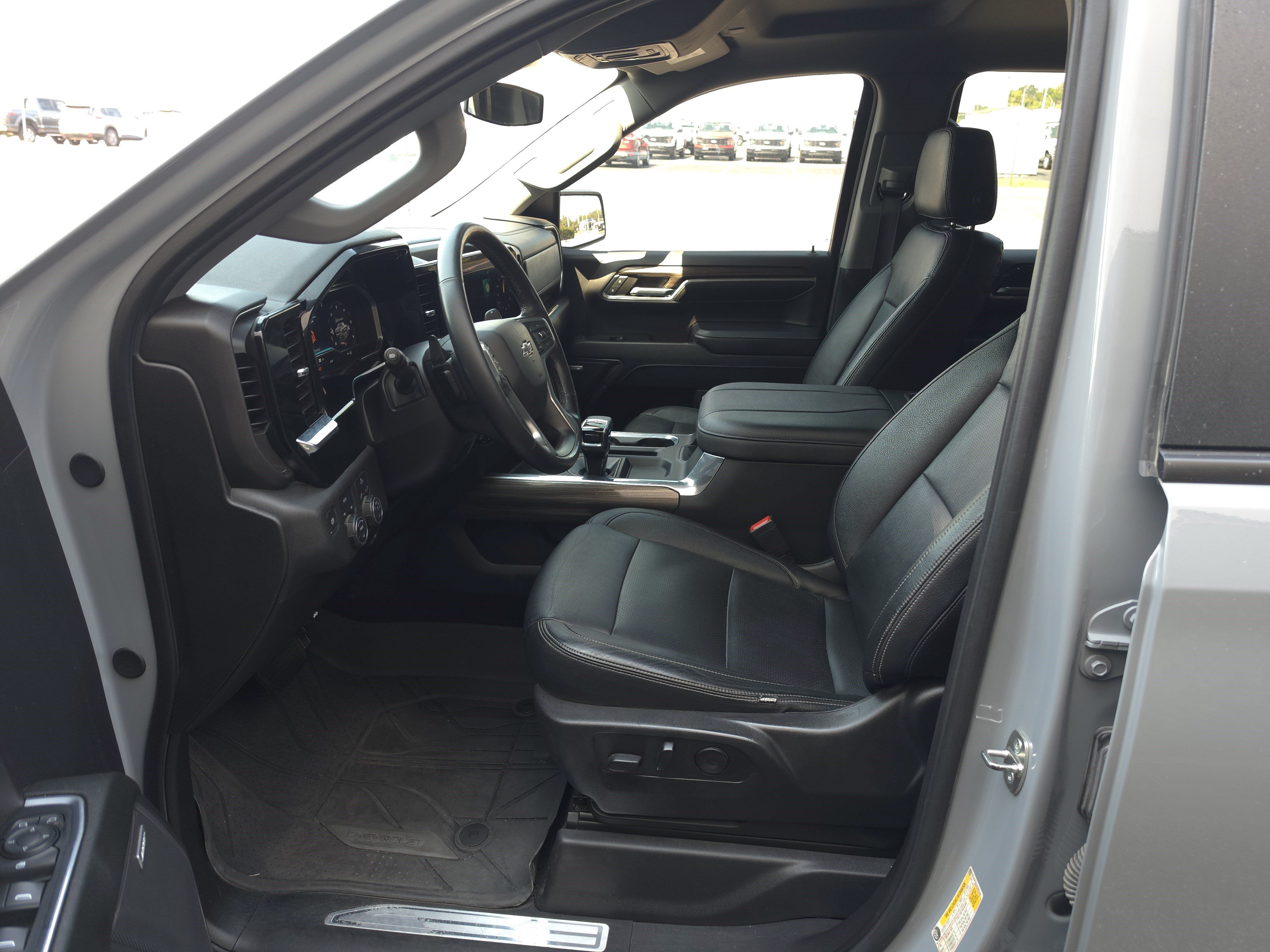 Used 2024 Chevrolet Silverado 1500 RST w/ Dark Appearance Package AWD/4WD image 11