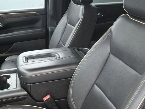 Used 2023 Chevrolet Suburban Premier image 23